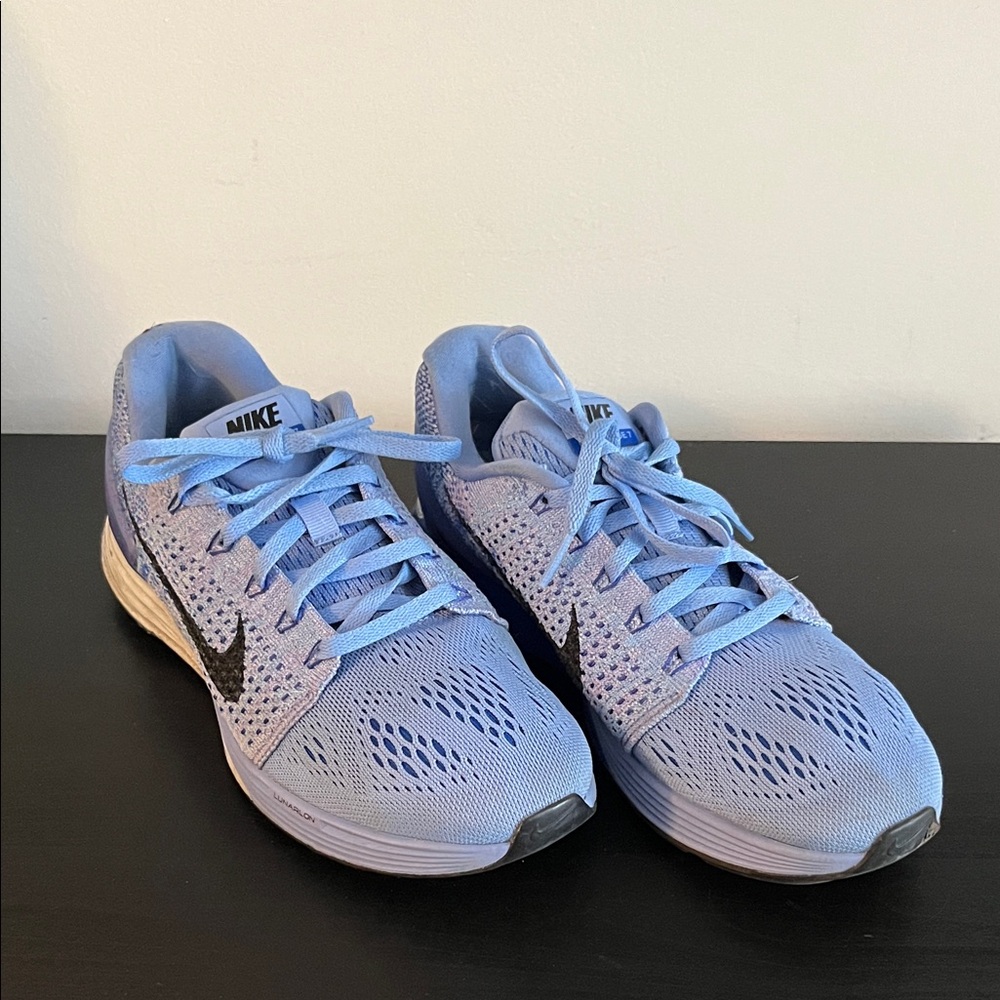Nike Women's Light Blue Athletic Shoes excellent condition size 7.5